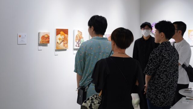 長崎浜の町にあるアートギャラリーART SPACE uca では女性アーティスト5名によるグループ展「AWAI」を開催中。

皆様のご来場心よりお待ちしております。

@shano.t
@_mooner_ly
@mushi_ka_illustration
@nanakoshi0502
@moyu_oil_painting

会期 : 8月1日(金)-8月10日(日) 
時間 : 13:00-18:00 入場無料
場所 : ART SPACE uca @artspaceuca
　　　長崎市浜町2-25 Largoビル３階

————————————

◻︎作家コメント
“AWAI”漢字で書くと「間」。
物と物、人と人のあいだにある、目には見えないけれど確かに存在する空間や気配を意味する言葉。
⁡
長崎を拠点に活動する5名の若手女性作家による、感性の交差。
それぞれの表現が重なり生まれる “AWAI” を、ぜひ会場で体感してください。

————————————

※天候不良などで臨時休業する場合がございます。ご来場いただく前にのinstagramストーリーをチェックください。

お問合せ
ART SPACE ucaのinstagramメッセージまたは、下記メースアドレスにお問い合わせくださいませ。
studiohizenllc@gmail.com

————————————

@shano.t
@_mooner_ly
@mushi_ka_illustration
@nanakoshi0502
@moyu_oil_painting
@artspaceuca 

#長崎 #nagasaki #長崎ギャラリー #アート #イラスト #絵画 #art #長崎アート #グループ展