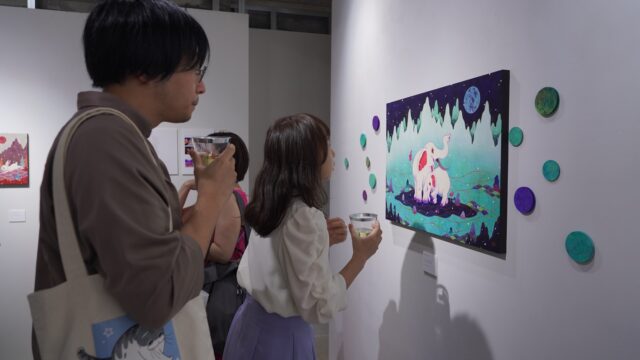 Special Exhibition
「Sanctuary 」

ツジモトコウキ によるSpecial Exhibition は無事終了いたしました。
会期中は本当に多くの皆さまにご来場いただき、心より感謝申し上げます。

作品ひとつひとつに寄せられた温かなご感想や真剣な眼差しに、作家・ギャラリーともに大きな励みをいただきました。
足を運んでくださった皆さま、応援してくださった皆さまに改めて御礼申し上げます。

これからもART SPACE ucaでは、アーティストの活動を紹介し、長崎の街に文化の場を育んでまいります。

引き続きどうぞよろしくお願いいたします。

————————————
Artist :
ツジモトコウキ @koki.tsujimoto 

Location : ART SPACE uca

Date : 2025.8/23.sat - 8/30.sat

————————————

@koki.tsujimoto
@artspaceuca

#長崎アート #長崎ギャラリー #長崎 #nagasaki #アート #art #artspaceuca #kokitsujimoto