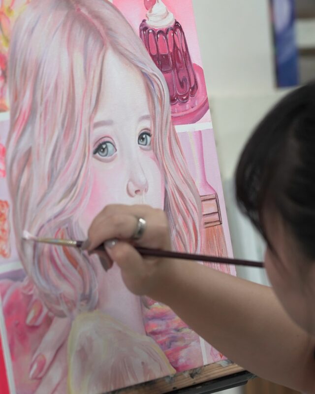 スタジオ制作風景
少しずつ形になっていく制作の時間。
完成までの過程も大切な一枚です。

#artstudiohive #絵画教室 #長崎アート 長崎