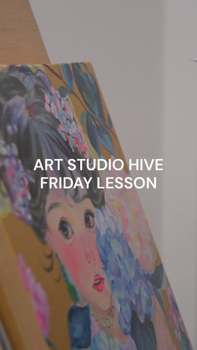 金曜日のレッスン風景
各々のペースで制作し、自分の時間を楽しむ。
うまく描こうとしなくて大丈夫。
「描いてみたい」気持ちを、大切にしています。

2026年1月より、
初心者コースを新設します。
はじめての方も、久しぶりの方も自分のペースをみつけて一緒に楽しみましょう。